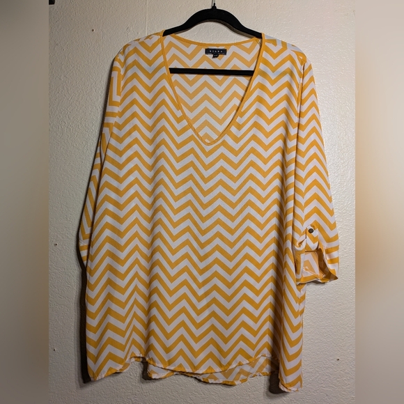 Kiara Gold and White Boxy Blouse with 3/4 Sleeves - Picture 2 of 4